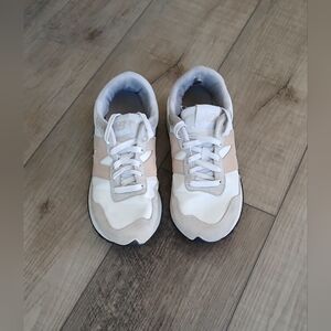 New Balance 237 Sneakers. Size 7